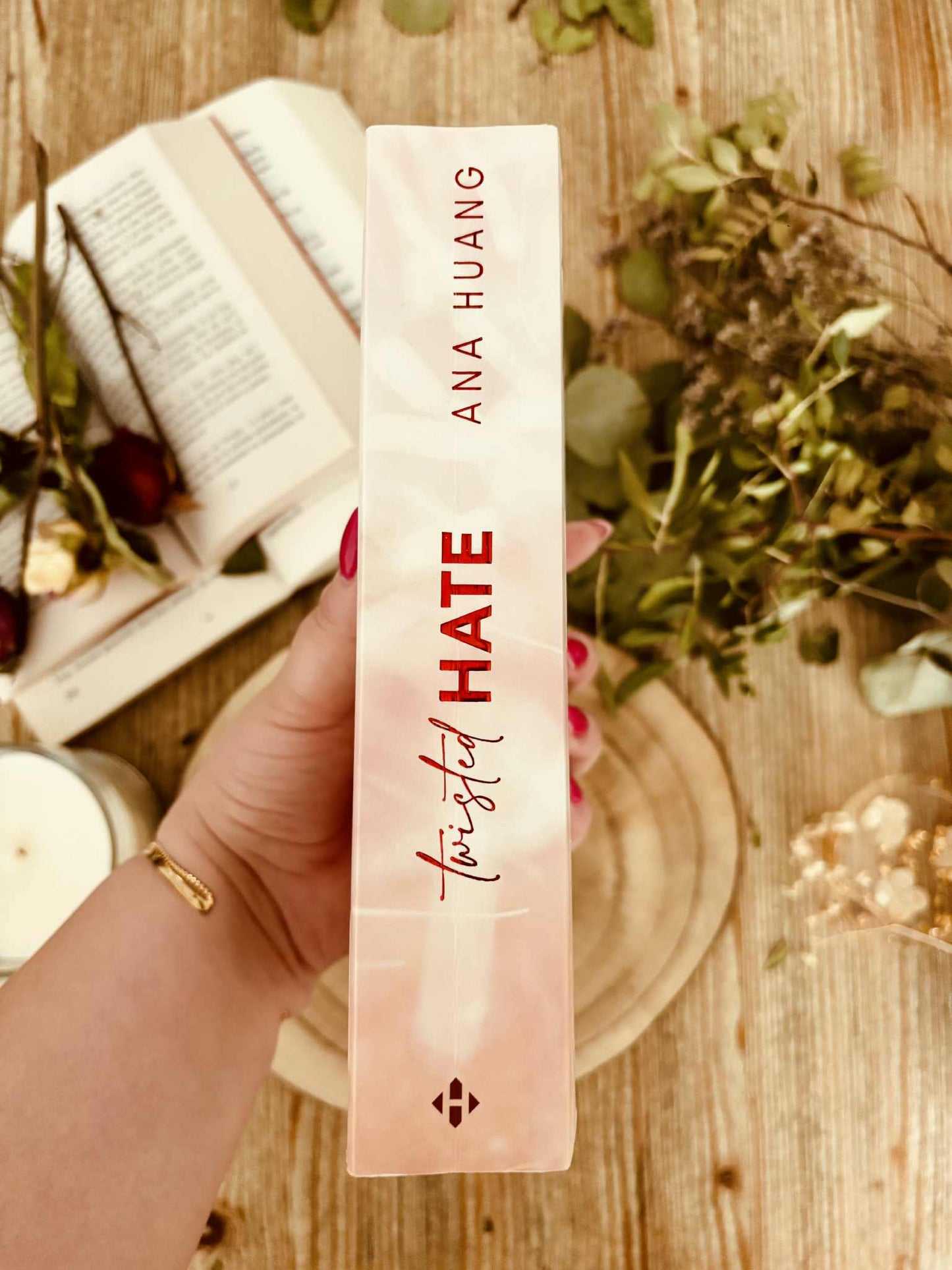 " Twisted hate - 3 " d'Ana Huang